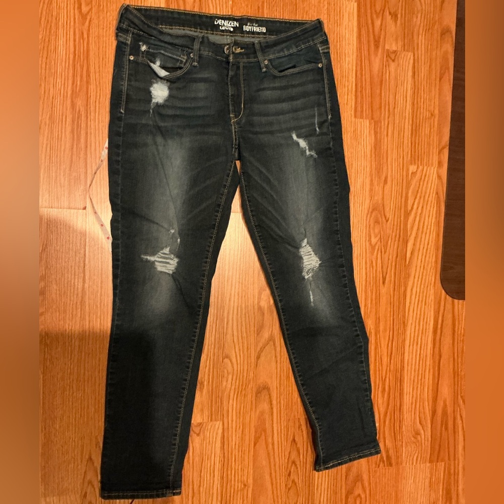 Levi's Dark washed boyfriend  Distressed Skinny Jeans